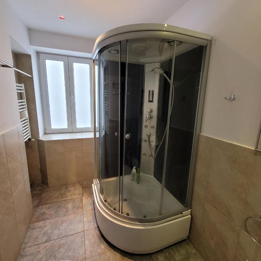 בוקרשט Anastasia Balcescu Apart 4 Self Check In Code From 2Pm Kitchen And Bedroom מראה חיצוני תמונה